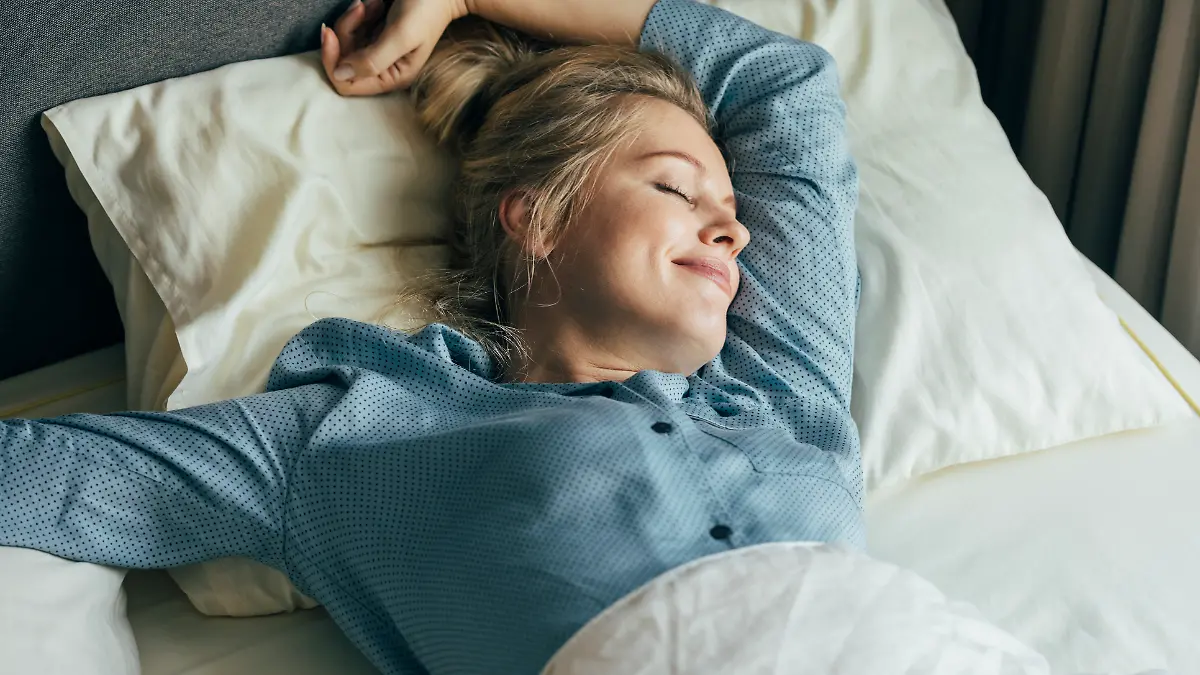 Beruflicher Stress, Geldsorgen und das aktuelle Weltgeschehen bringen uns um den Schlaf. 