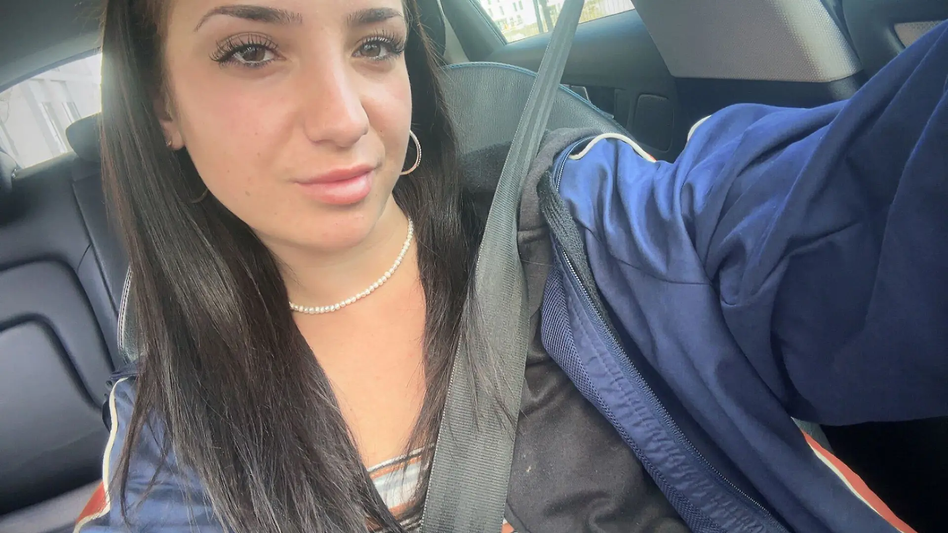 Celine aus Baden-Württemberg wollte in den Semesterferien Verwandte besuchen.
