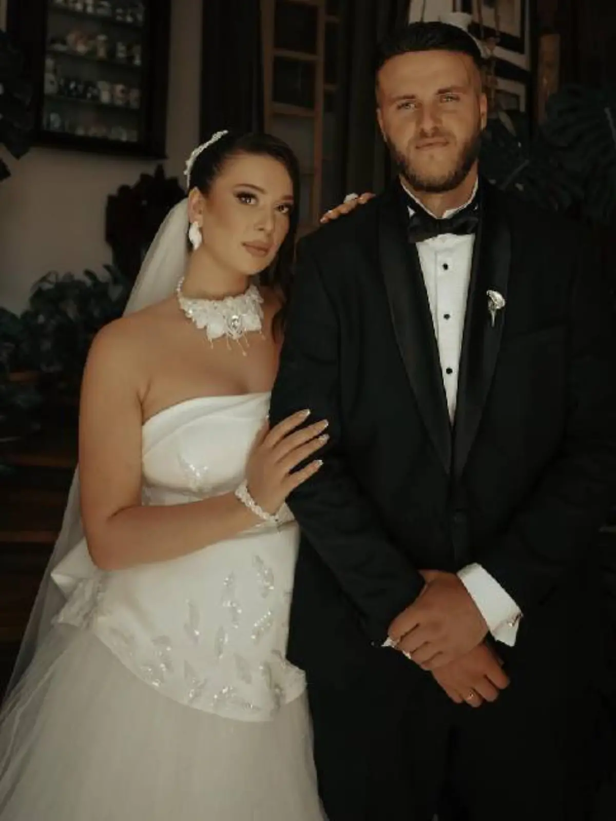 Ani und Ehemann Nika bei ihrer Hochzeit