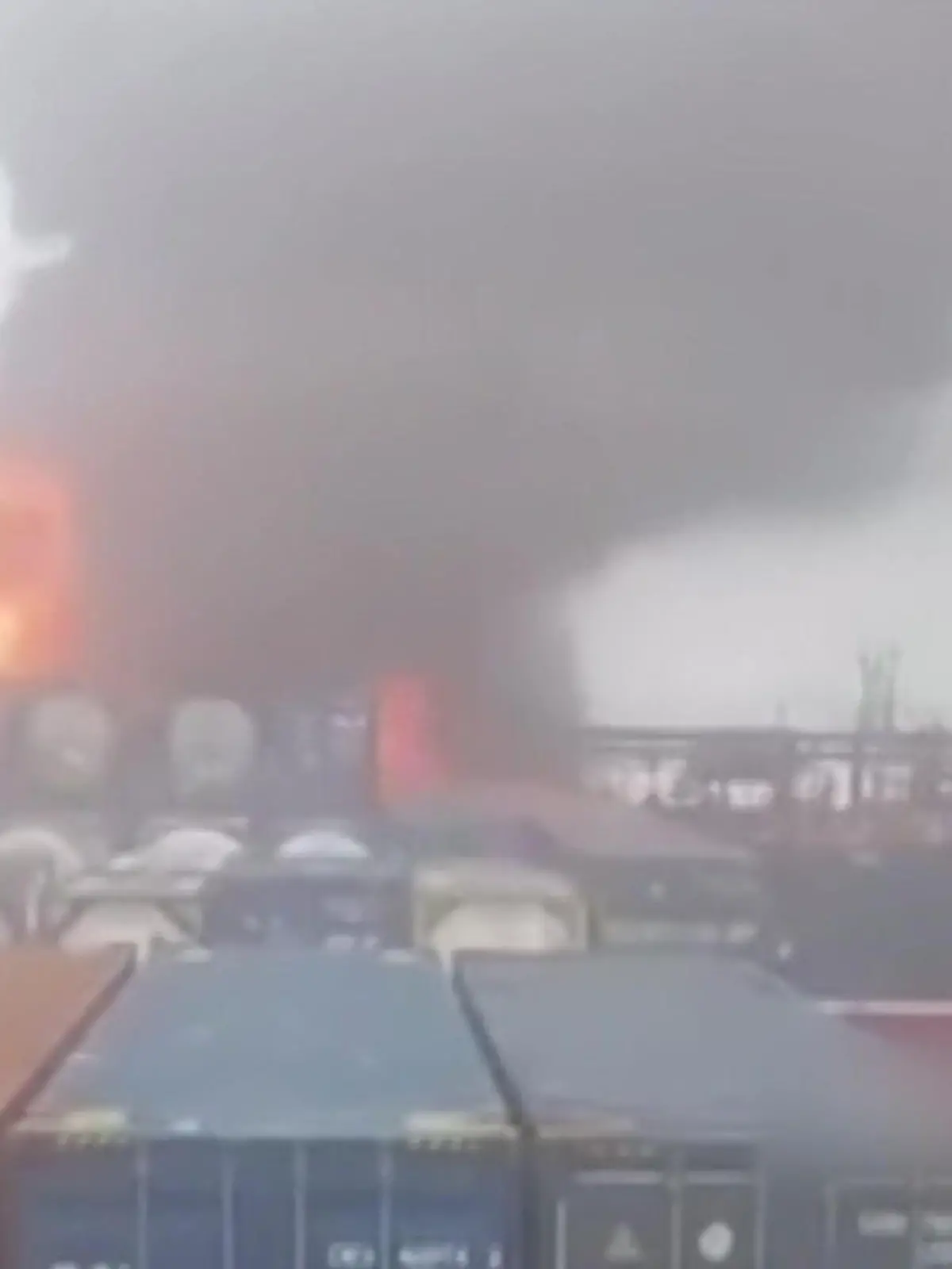 Bild zu: "Öltanker in Flammen! Besatzung betet nach Nordsee-Kollision"