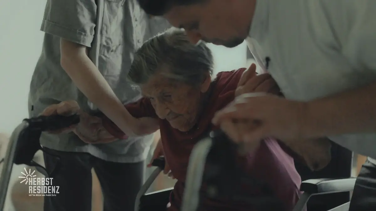 Frau Langs größter Wunsch: Laufen! Wird sie es schaffen?