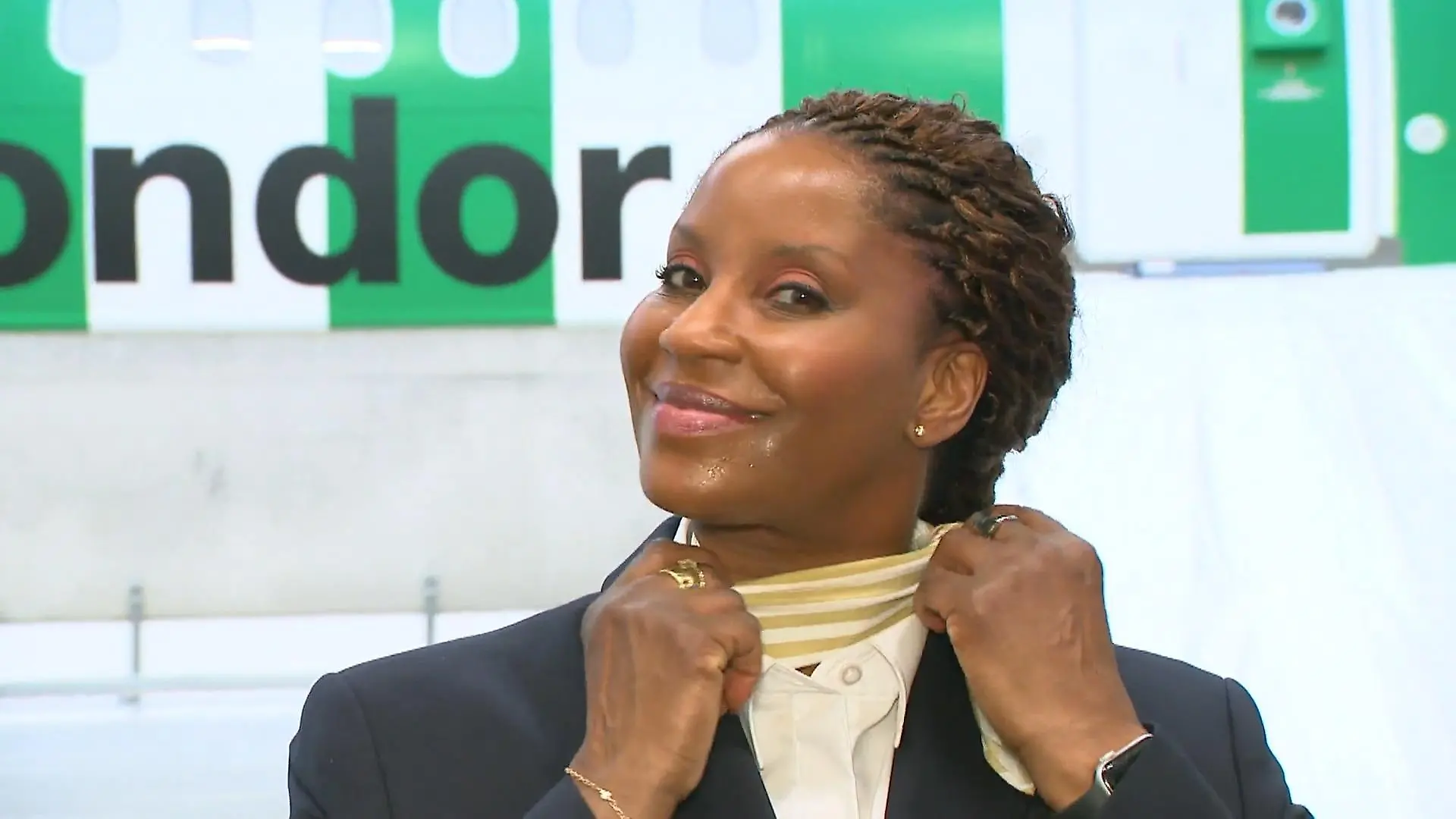 Ex-Lindenstraße-Star Liz Baffoe wird Flugbegleiterin Mit 55 fängt das Leben an