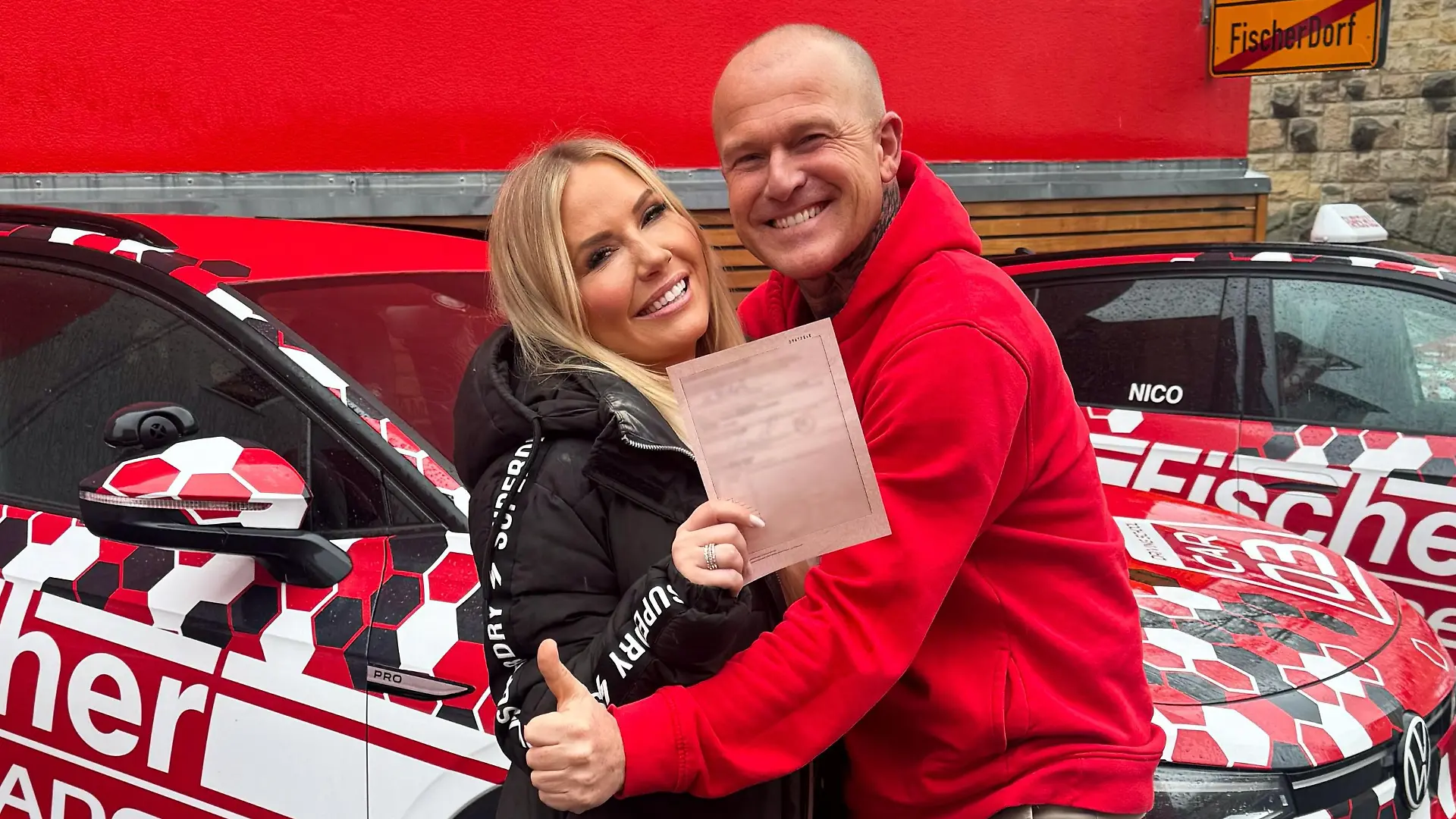 Marlisa Rudzio mit ihrem Fahrlehrer