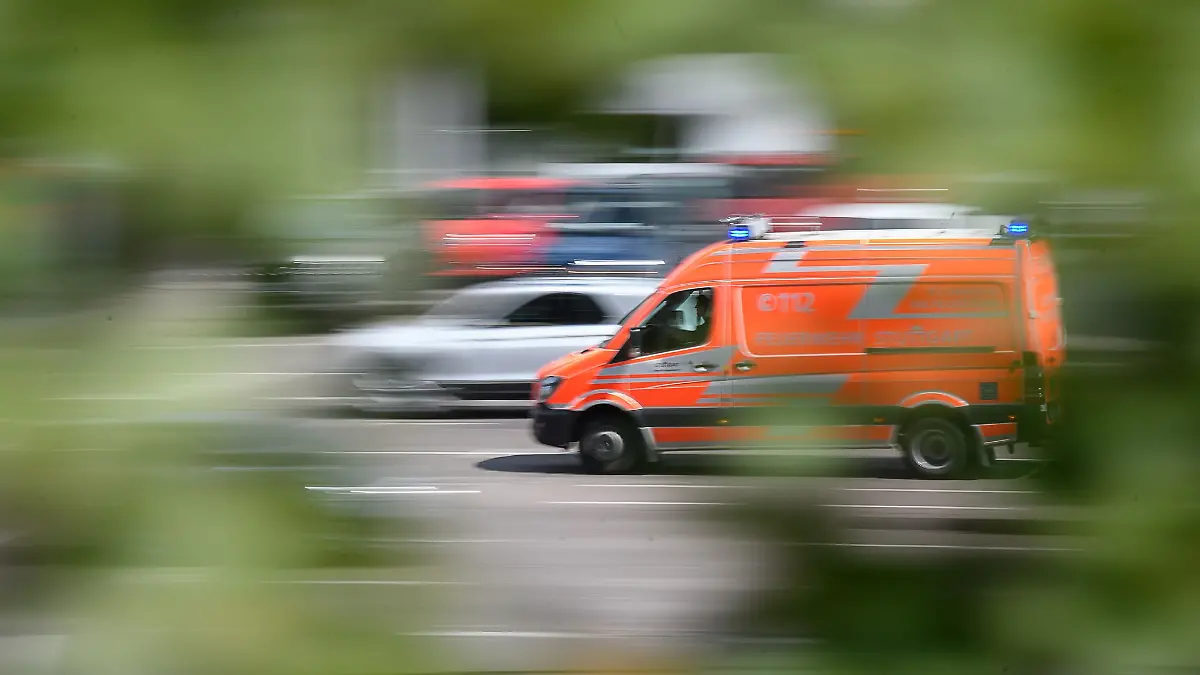Mehrere Menschen sind bei dem Unfall verletzt worden. (Symbolbild)