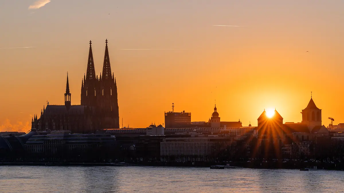 Die Domstadt Köln gehört derzeit zu den beliebtesten Reisezielen im Frühjahr.