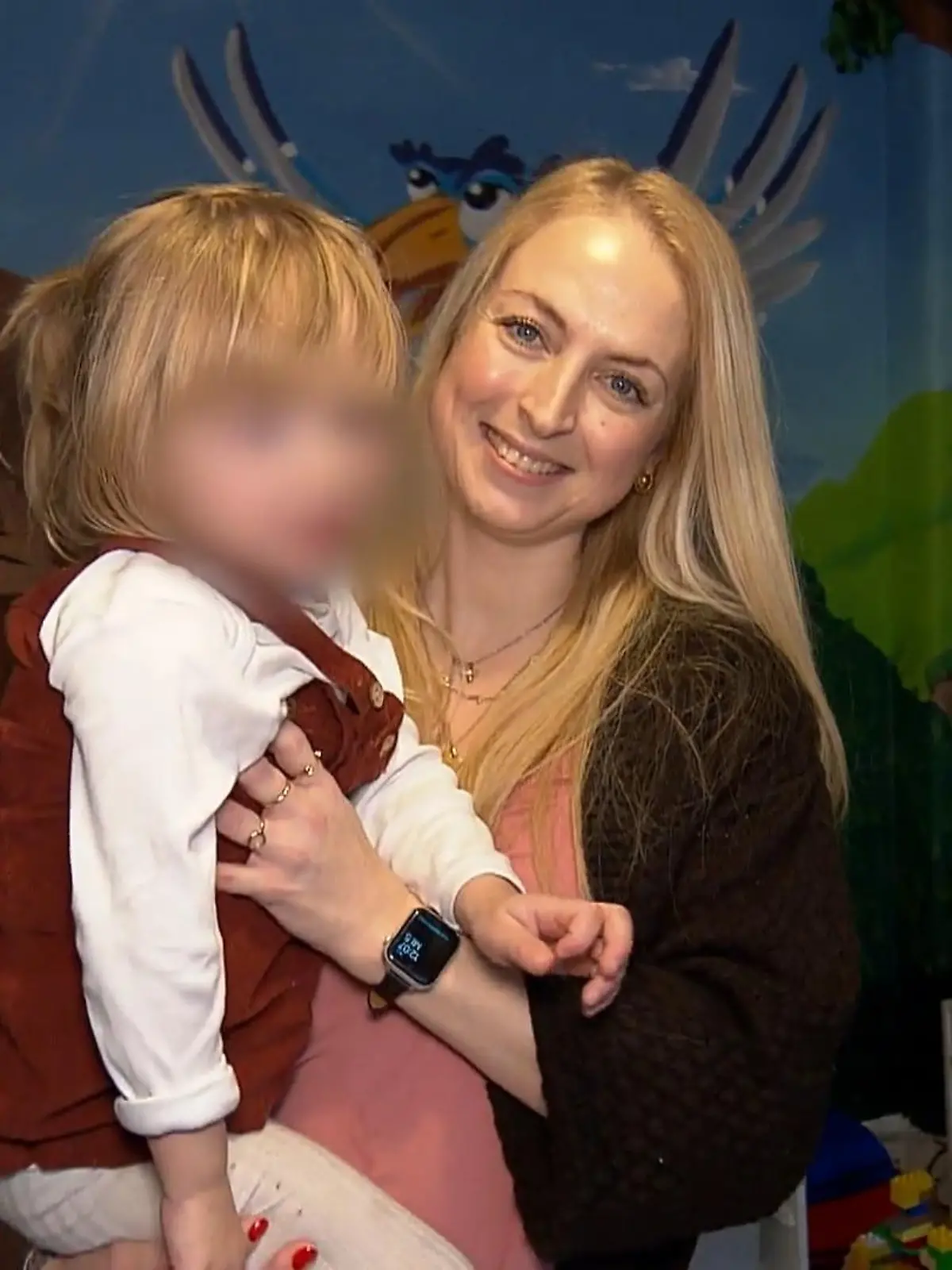 Bild zu: "Zweijährige lebt mit halbem Gehirn"