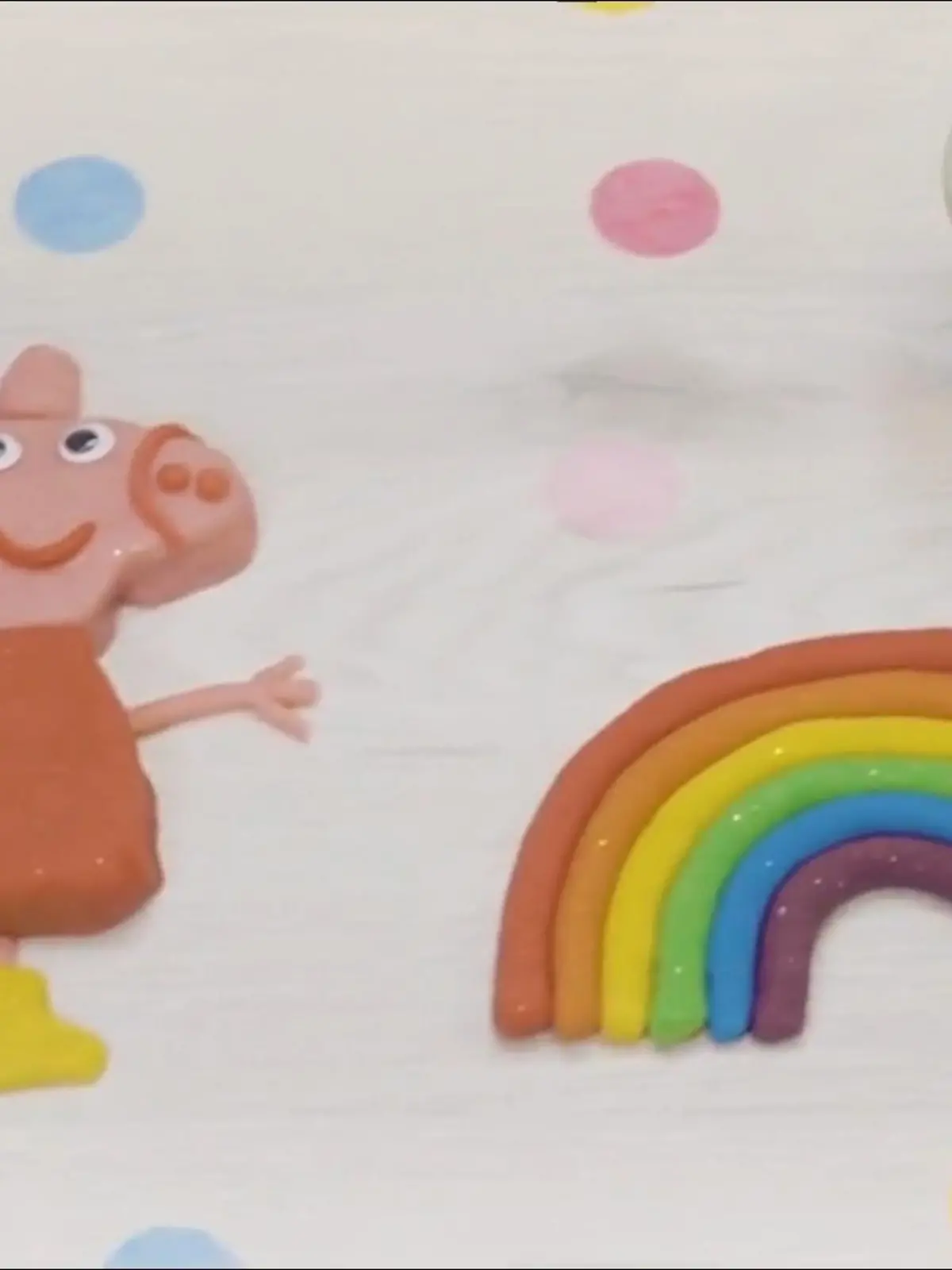 Bild zu: "Peppa Pigs bunte Glitzerknete: So geht's!"