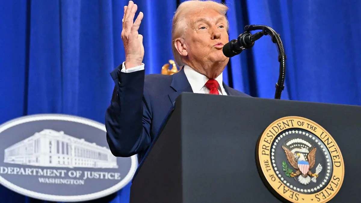 Seit Jahren wettert Trump bei öffentlichen Veranstaltungen über Journalisten, meist unter großem Johlen seiner Anhänger.