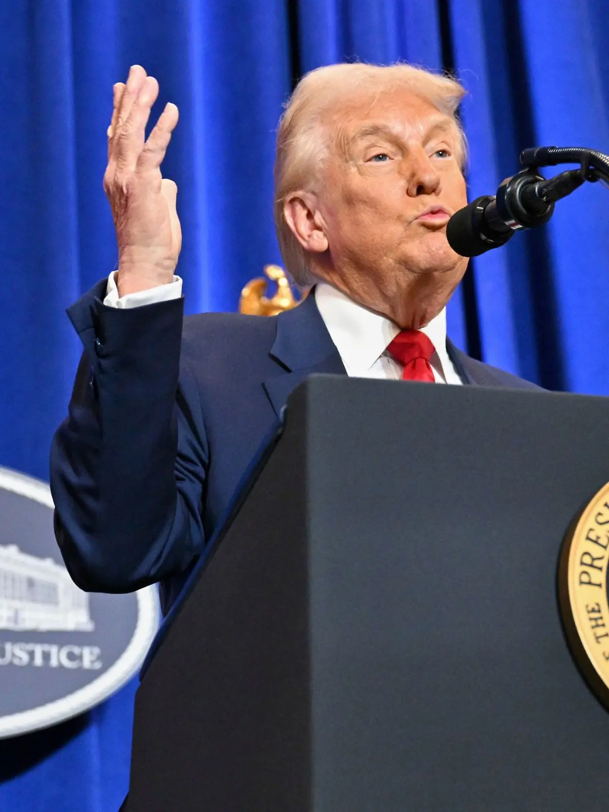 Bild zu: "Die Not ist groß! Jetzt wollen die USA DAS von Deutschland haben"