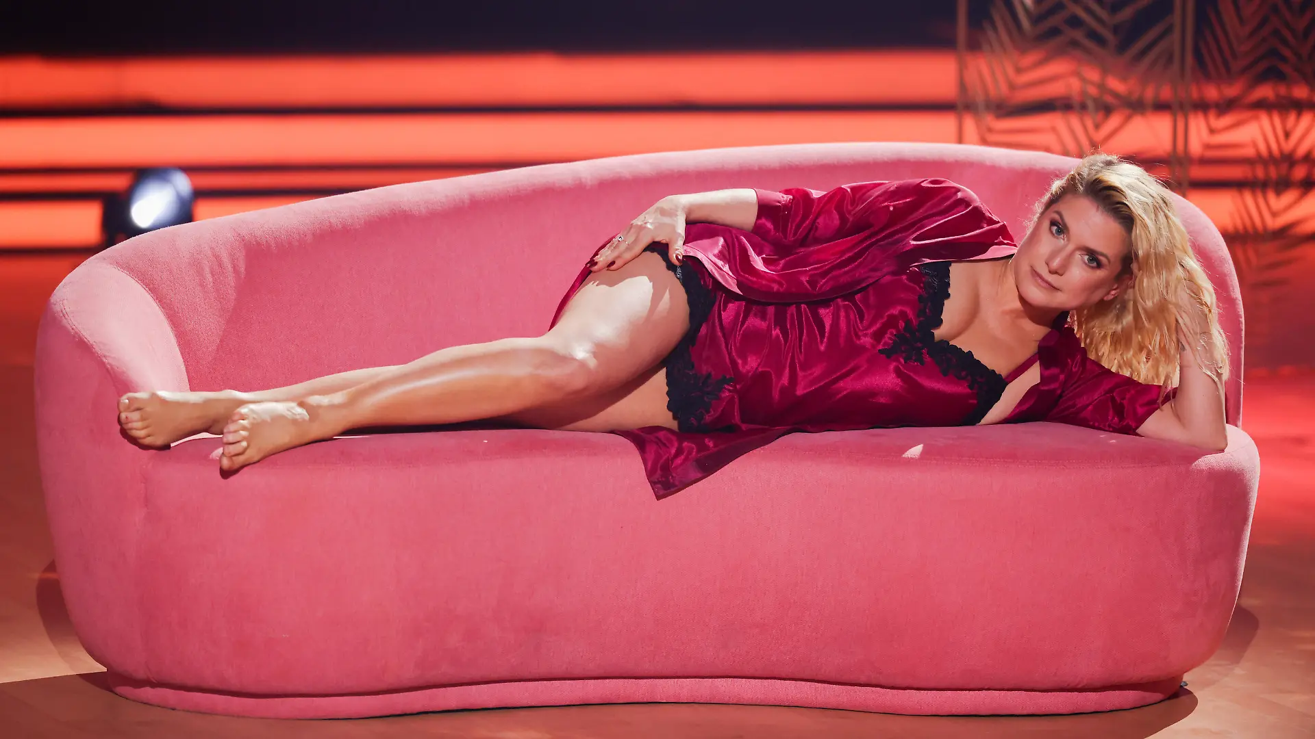  Jeanette Biedermann, Sängerin und Schauspielerin, und Vadim Garbuzo, Profitänzer, tanzen in der RTL-Tanzshow Let’s Dance. 