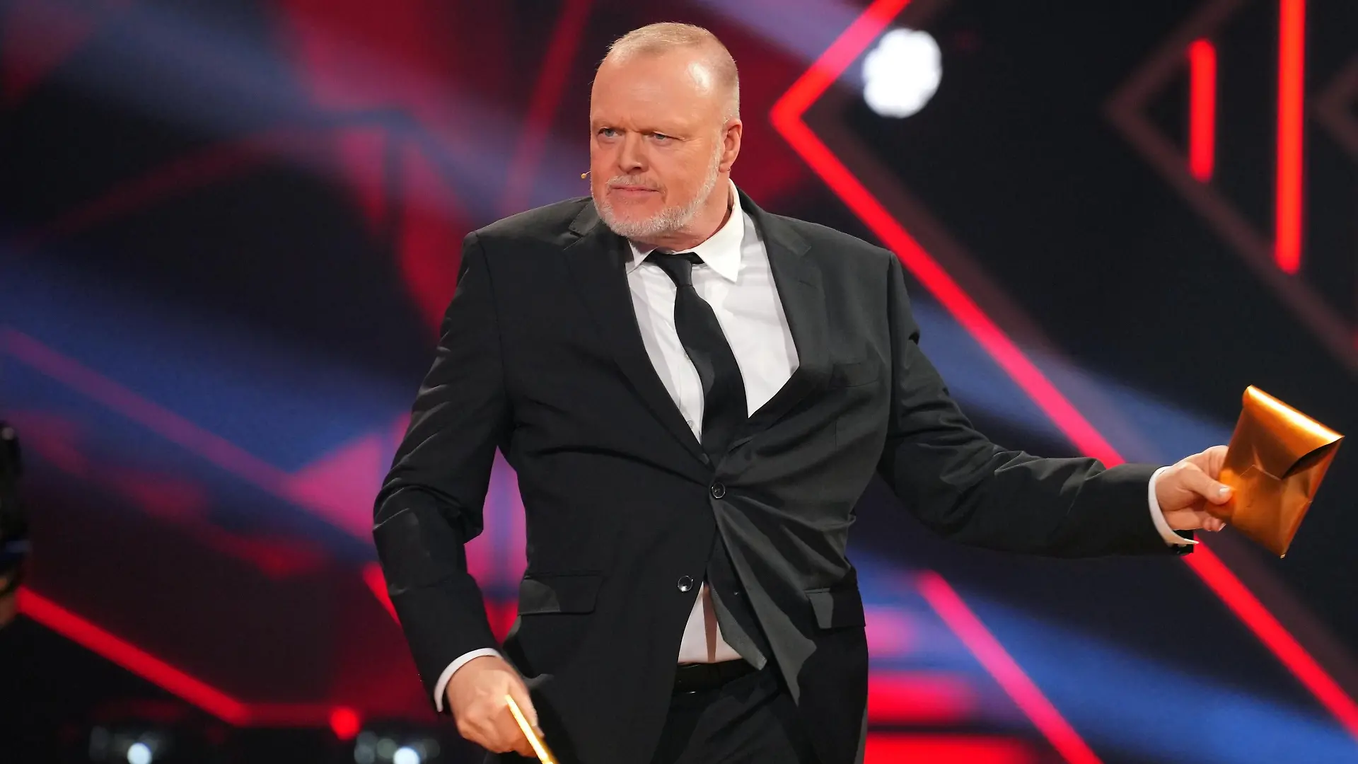 Eigentlich wollte Stefan Raab bei „Let’s Dance” nur den Umschlag holen ...