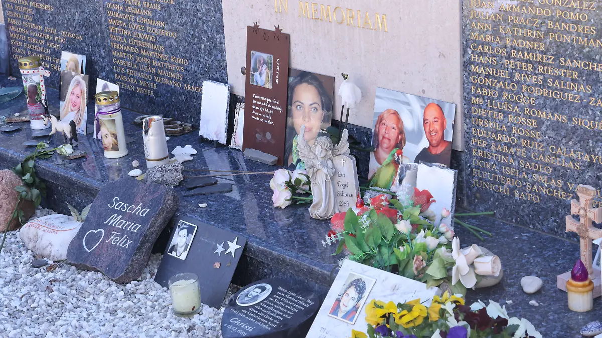 Erinnerungen an die Opfer des Germanwings-Dramas auf dem Friedhof von Le Vernet 