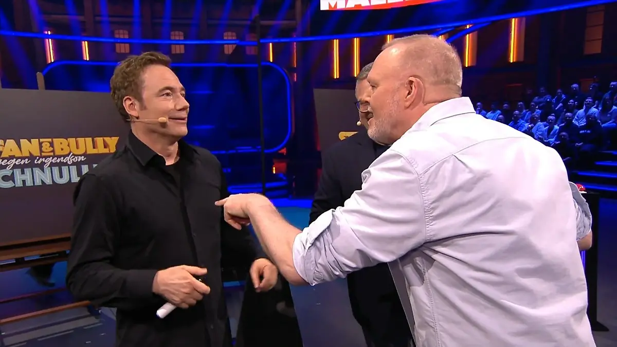 Wer hat gebuzzert? Stefan Raab versteht die Welt nicht mehr Chaos-Kommunikation mit Bully Herbig