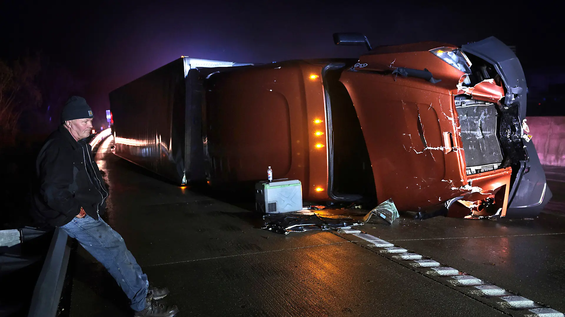 Umgekippter Lastwagen auf der Interstate 45 