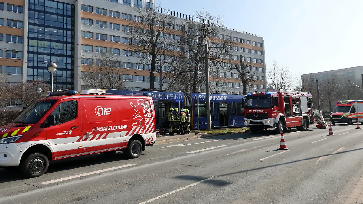 In Gera ist in einer Straßenbahn ein Brandanschlag auf eine Frau verübt worden.