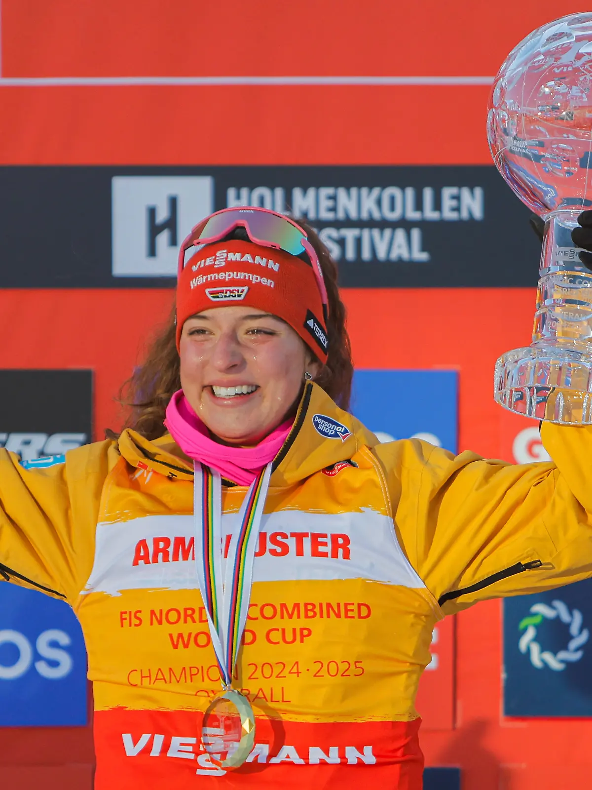 Nathalie Armbruster aus Deutschland feiert den Sieg beim Weltcup in der Kombination am Holmenkollen in Oslo, Norwegen, 