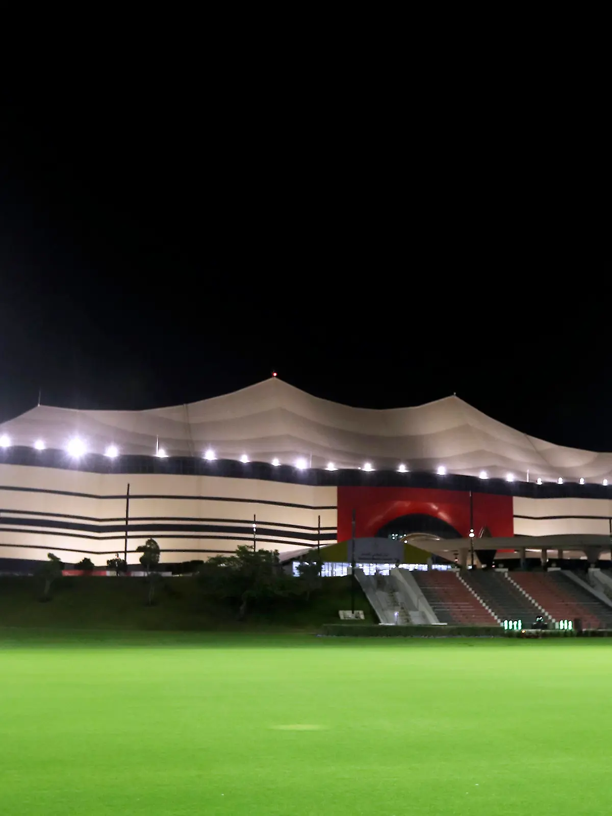 AL BAYT Stadion FIFA Arab Cup 2021 in Qatar Eroeffnungsstadion AL Bayt Spiel Katar - Iraq 3 : 0 am 06.12.2021 in Al Chaur in Katar