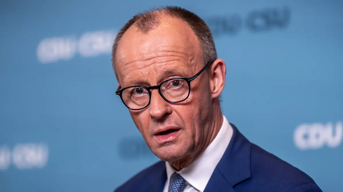 Der Bundestag will heute ein Riesen-Schuldenpaket beschließen. Gibt der Bundesrat auch grünes Licht, dürfte das auch schnelle neue Hilfen für die Ukraine bedeuten. Kündigt der Unionsfraktionschef an.