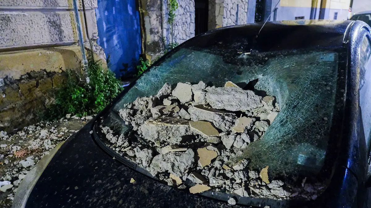 Das Epizentrum befand sich in einer Tiefe von 2 km in der Nähe der Via Napoli in Pozzuoli. 