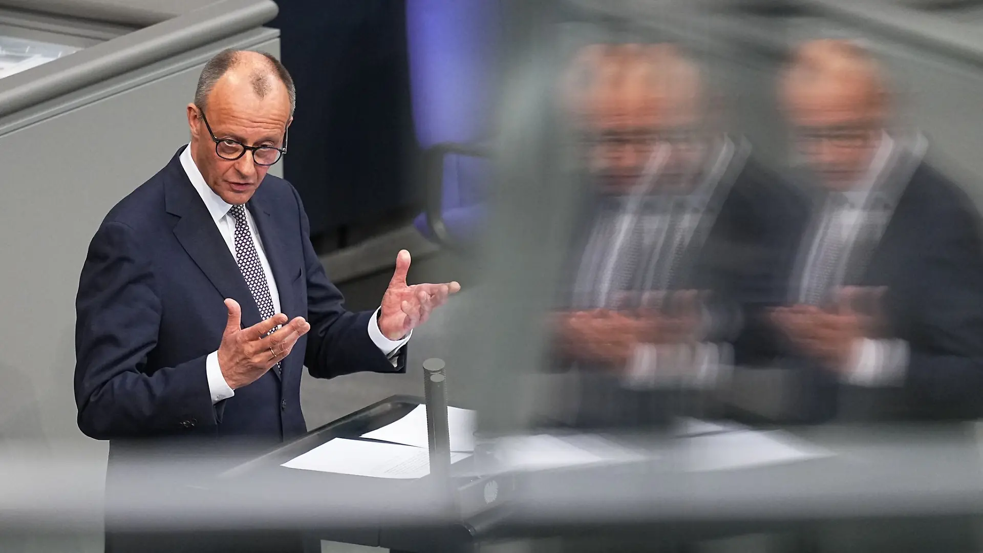 Ohne Reformen und Sparen geht es auch mit dem Milliarden-Paket nicht, meint Merz.