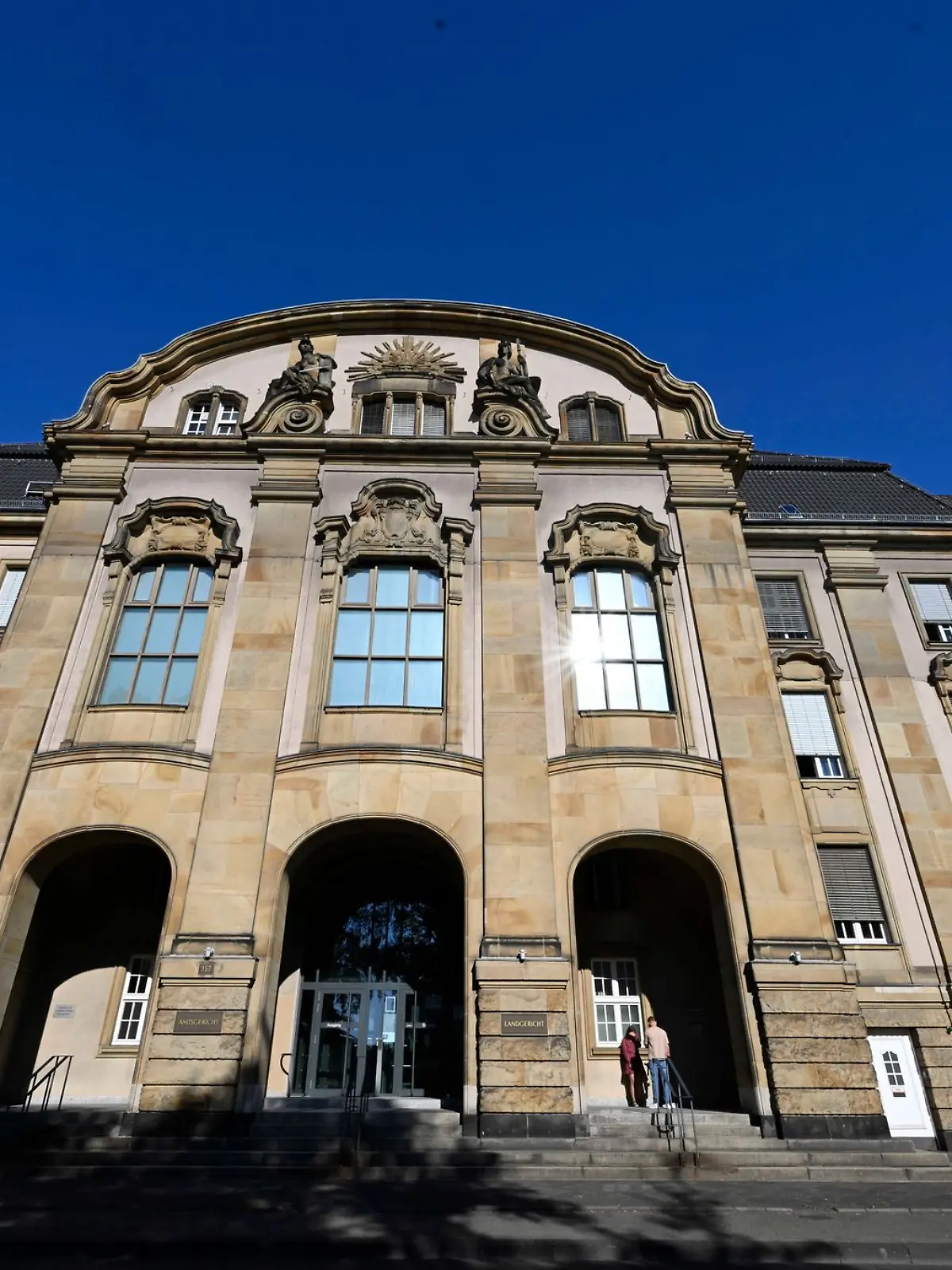 Bild zu: "Frau geknebelt und vergewaltigt – zwölf Jahre Haft für Ex-Nachbarn (53)
"