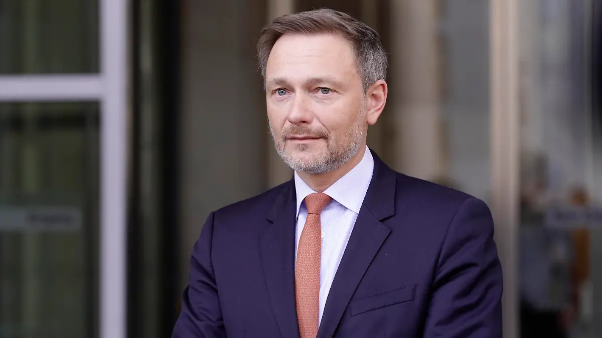 Statement mit den Parteivorsitzenden der drei Ampel-Parteien Aktuell, 24.03.2022, Berlin, Christian Lindner FDP im Portait beim gemeinsamen Statement der Parteivorsitzenden von SPD, Buendnis90/Die Gruenen und FDP zum Entlastungspaket im Nachgang an den Koalitionsausschuss vor dem Bundestagsgebaeude Berlin Berlin Deutschland *** Statement with the party leaders of the three traffic light parties Current, 24 03 2022, Berlin, Christian Lindner FDP in portrait at the joint statement of the party leaders of SPD, Buendnis90 The Greens and FDP on the relief package in the wake of the coalition committee in front of the Bundestag building Berlin Berlin Germany