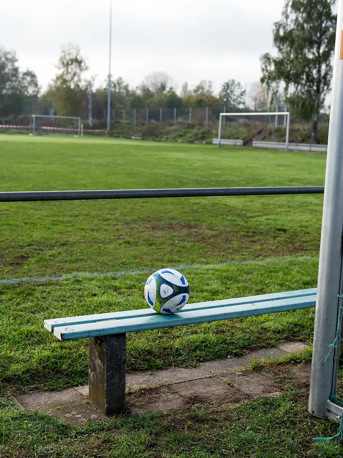  Schiedsrichter nach Faustschlag in Krankenhaus. 28.10.2019 Dieburg x1x Sportgelände des Fussballvereins FSV Münster, hier kam es am Sonntag, 27.10 beim Spiel FSV Münster - TV Semd dazu, dass ein Spieler des FSV Münster dem Schiedrichter k.o. geschlagen hat. Im Bild Vereinsgelände FSV Münster. Dieburg Dieburg Hessen Germany *** Referee after fist punch in hospital 28 10 2019 Dieburg x1x Sports grounds of the football club FSV Münster, here it happened on Sunday, 27 10 at the game FSV Münster TV Semd that a player of FSV Münster beat the referee in the picture club grounds FSV Münster Dieburg Dieburg Hessen Germany
