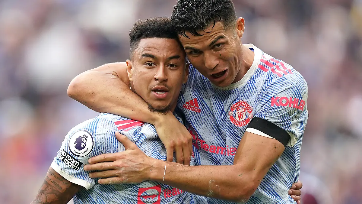 West Ham United v Manchester United - Premier League - London Stadium. Manchester United's Jesse Lingard (left) celebrates scoring their side's second goal of the game with Cristiano Ronaldo during the Premier League match at the London Stadium, London. Picture date: Sunday September 19, 2021. See PA story SOCCER West Ham. Photo credit should read: Mike Egerton/PA Wire. RESTRICTIONS: EDITORIAL USE ONLY No use with unauthorised audio, video, data, fixture lists, club/league logos or "live" services. Online in-match use limited to 120 images, no video emulation. No use in betting, games or single club/league/player publications. URN:62524781