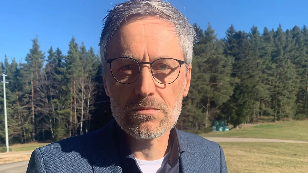 Bürgermeister Marc Winzer erlebt die dramatische Suche nach Anton (2) hautnah mit – stundenlang hofft er mit, bangt er mit. Denn das Leben des Vermissten ist in großer Gefahr.