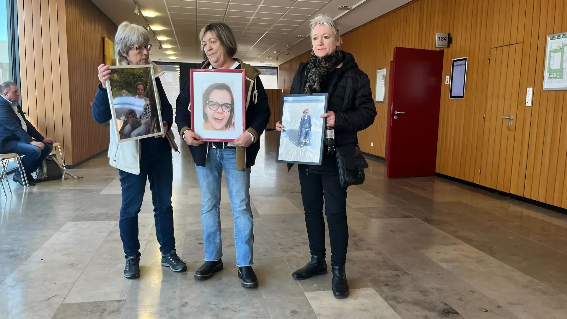 Mit den Fotos der toten Natascha G. setzen ihre Angehörigen ein Zeichen.