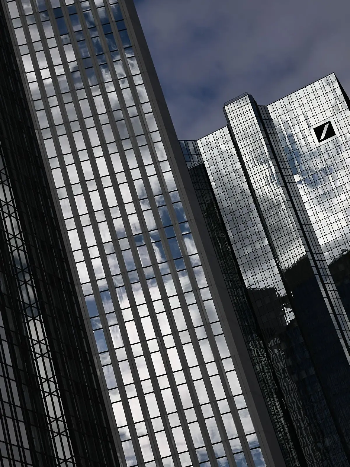 Bild zu: "Deutsche Bank streicht 2.000 Stellen"