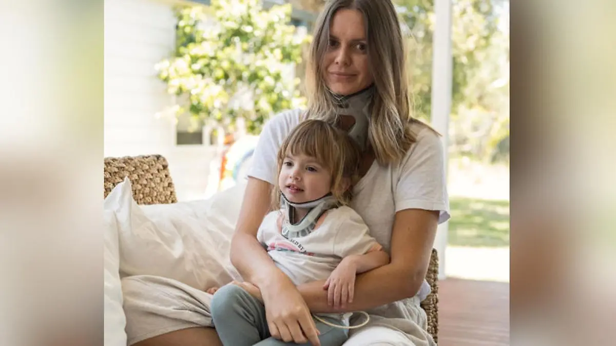 Jessica Stein mit Tochter Rumi im Schoß