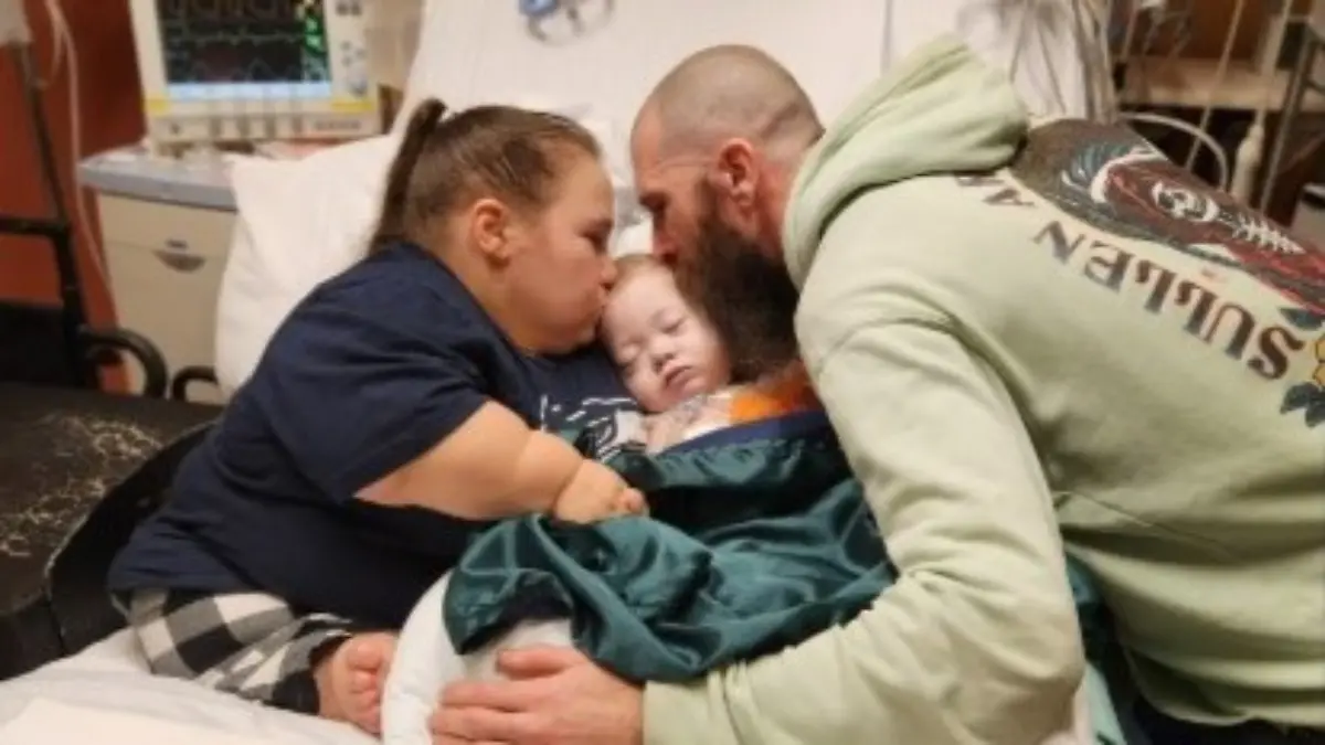Kleinwüchsige Christianne (86 cm) trauert um Söhnchen Logan.