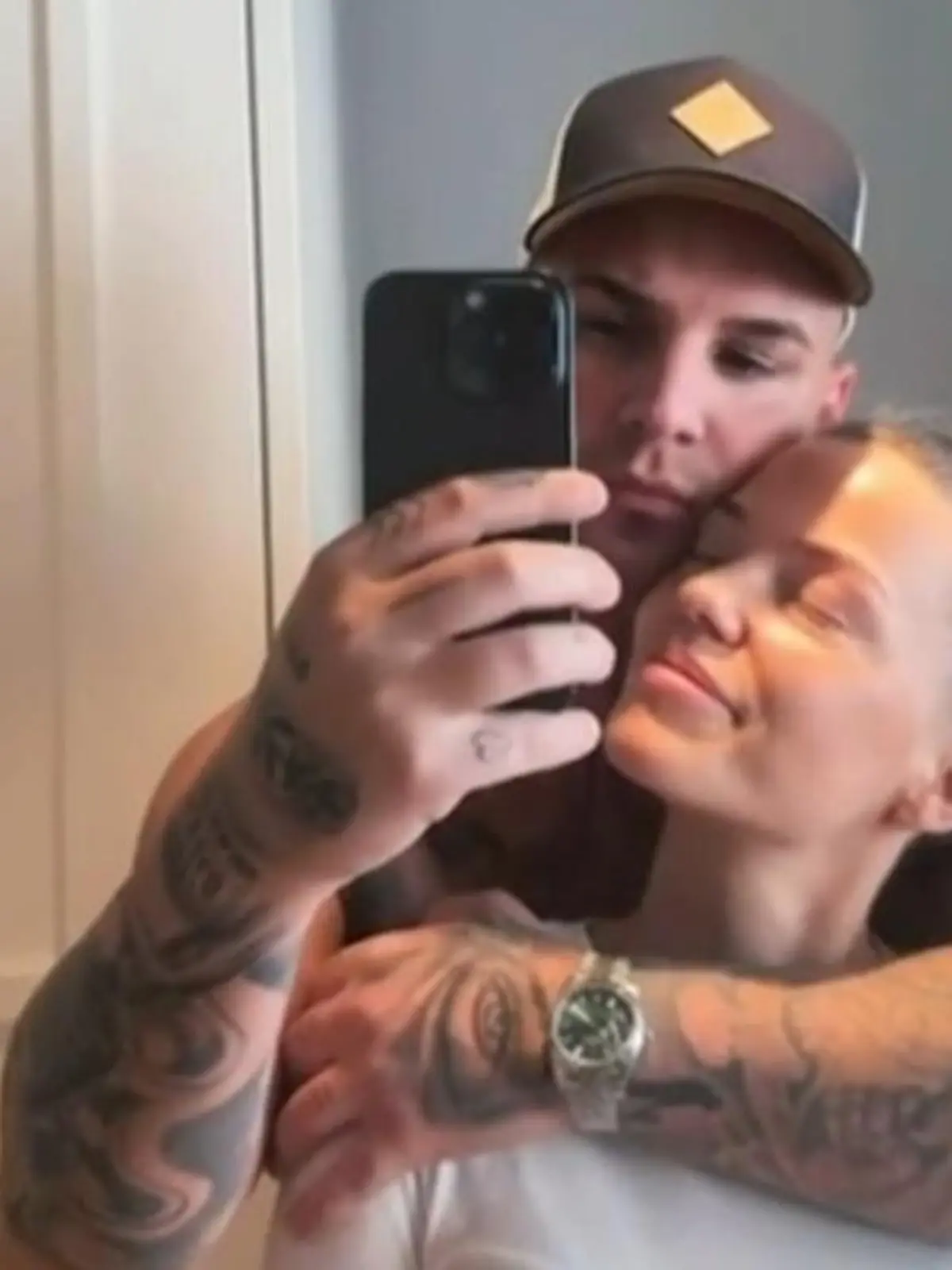 Bild zu: "Total verknallt! Pietro Lombardi himmelt seine Laura an"