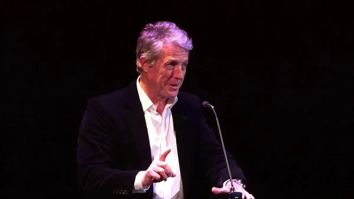 Hugh Grant beim Bremer Filmfest: „Ich kenne drei deutsche Wörter” – das Publikum liebt’s!