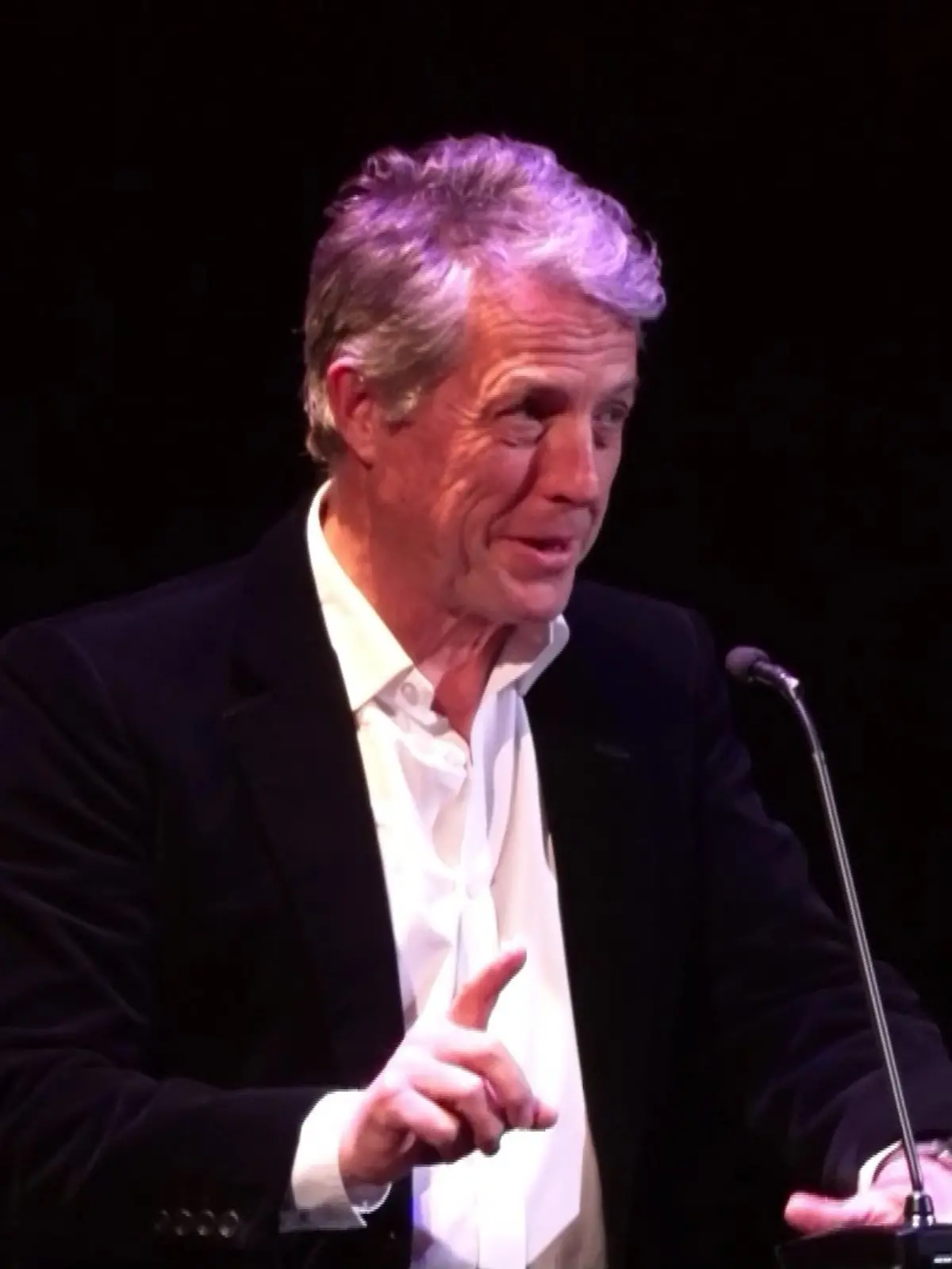 Hugh Grant beim Bremer Filmfest: „Ich kenne drei deutsche Wörter” – das Publikum liebt’s!