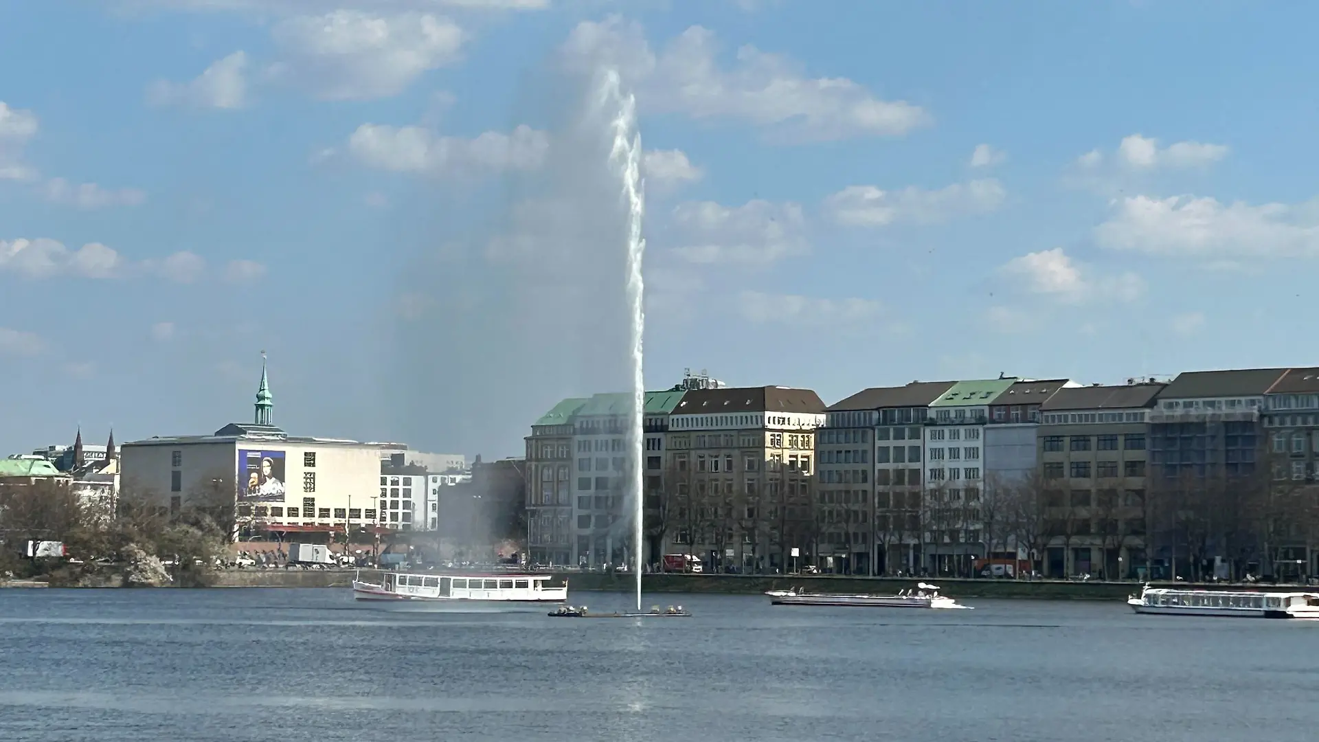 Die Alsterfontäne läutet den Frühlingsanfang ein!