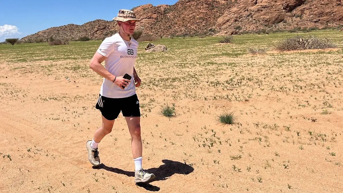 Ultramarathon durch die Namib-Wüste: Yannik läuft für krebskranke Kinder.