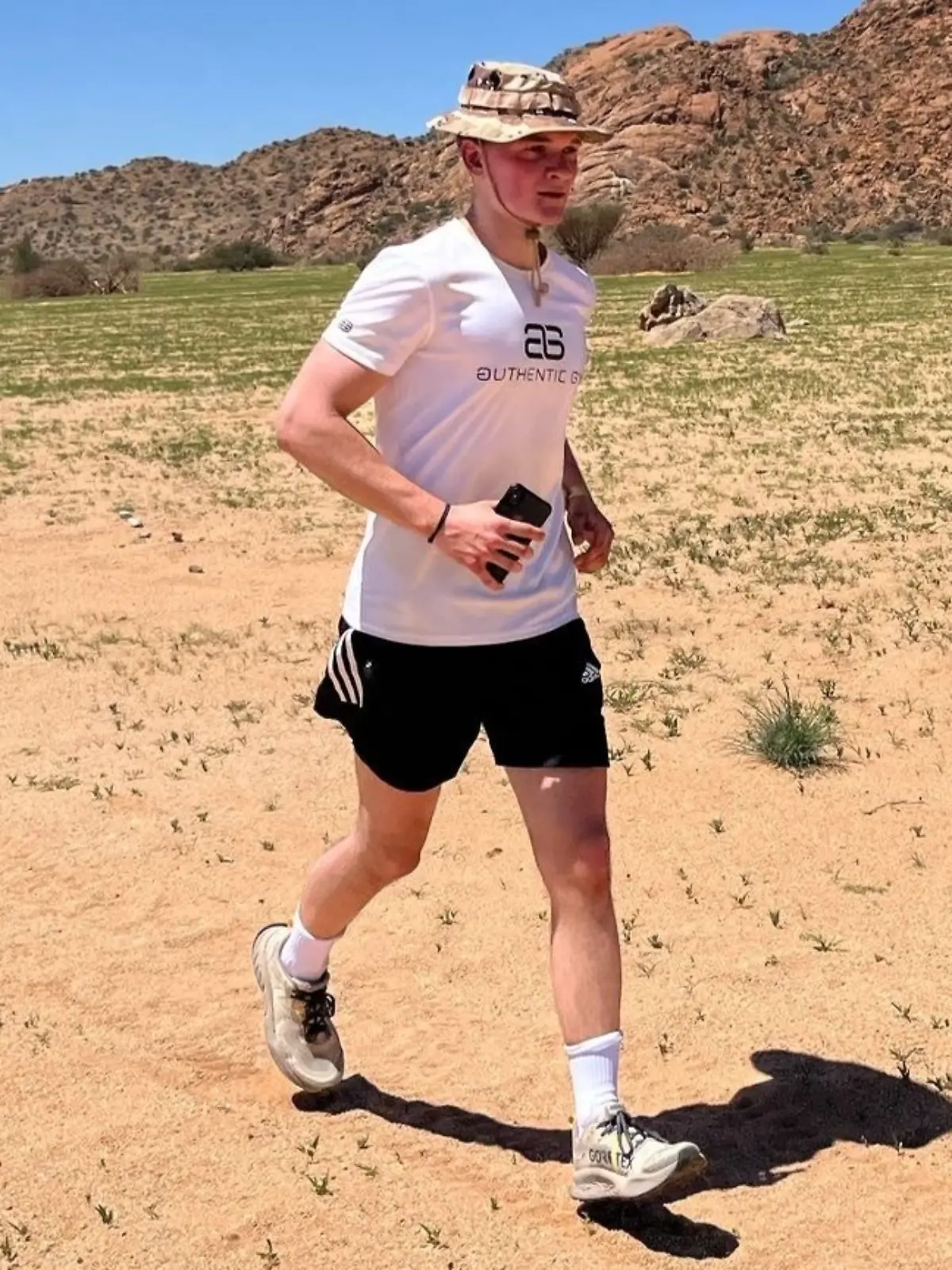 Ultramarathon durch die Namib-Wüste: Yannik läuft für krebskranke Kinder.
