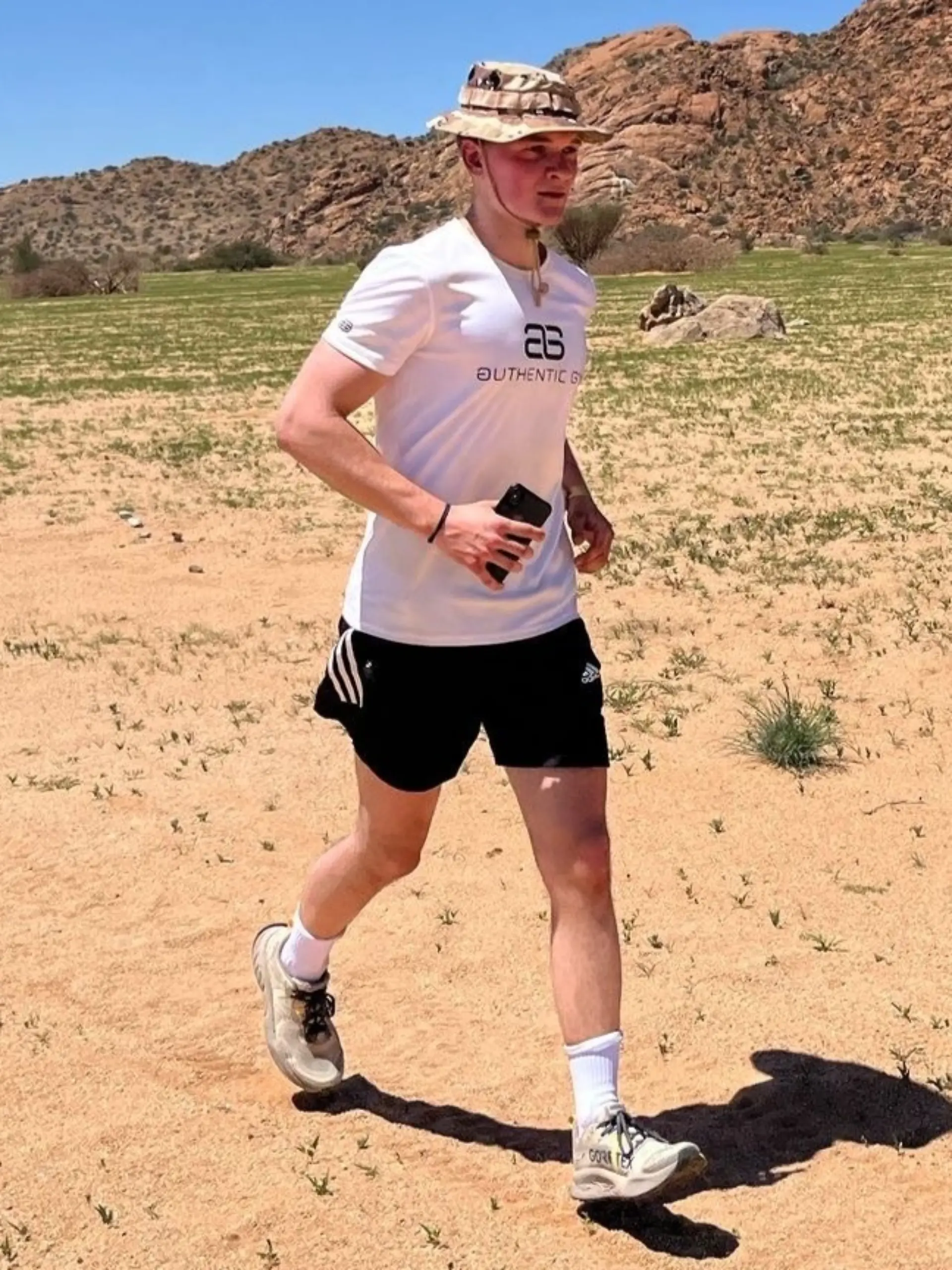 Ultramarathon durch die Namib-Wüste: Yannik läuft für krebskranke Kinder.