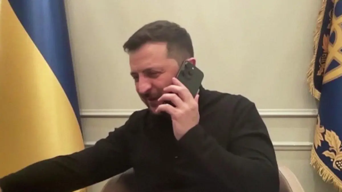 Macron crasht Interview von Selenskyj  Präsident am Telefon!