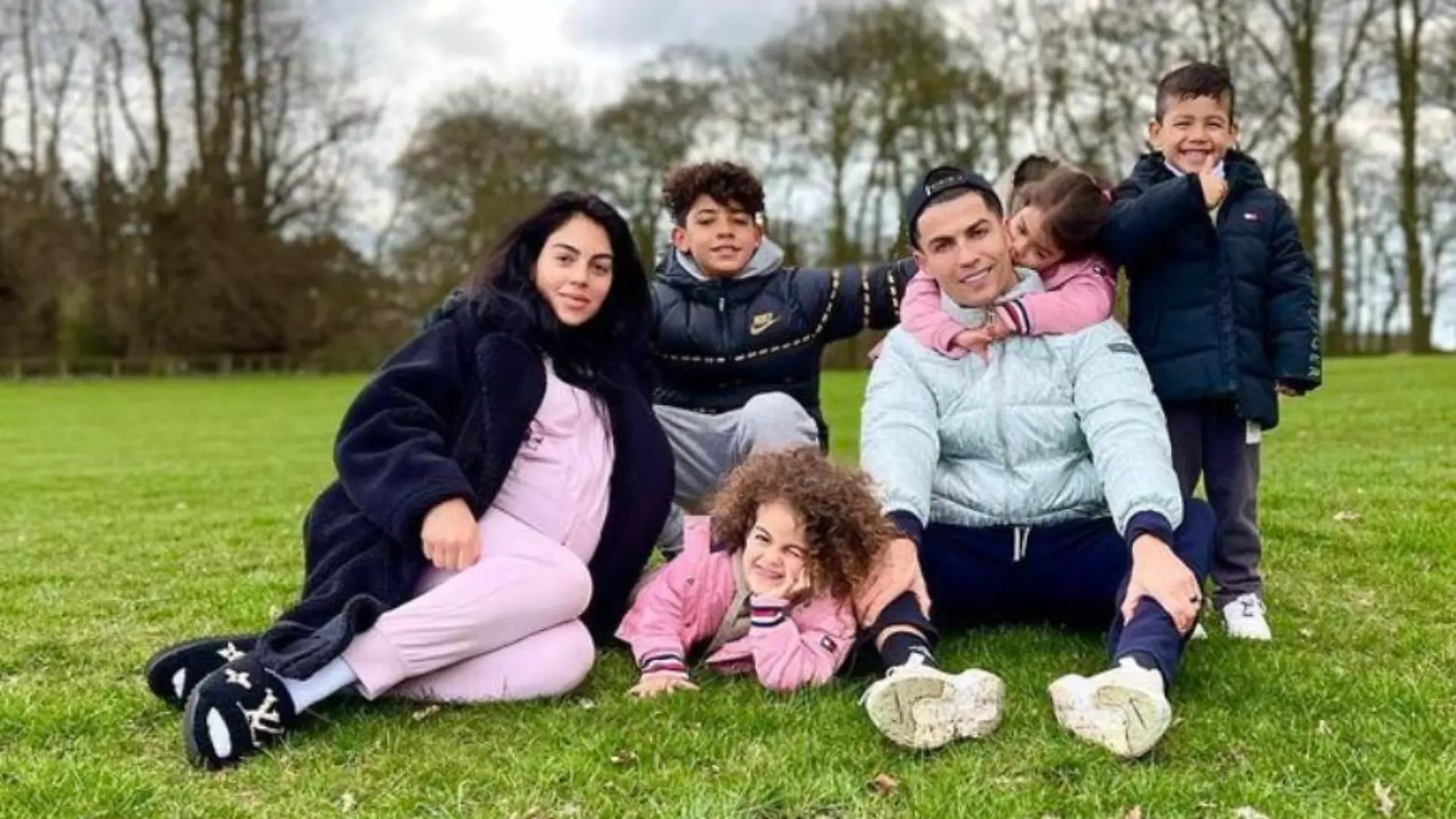 Der Ronaldo-Clan wird bald noch größer: Georgina ist mit Zwillingen schwanger.