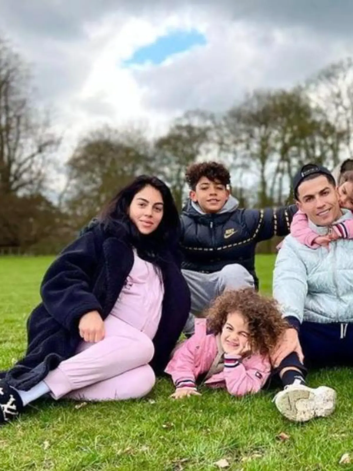 Der Ronaldo-Clan wird bald noch größer: Georgina ist mit Zwillingen schwanger.