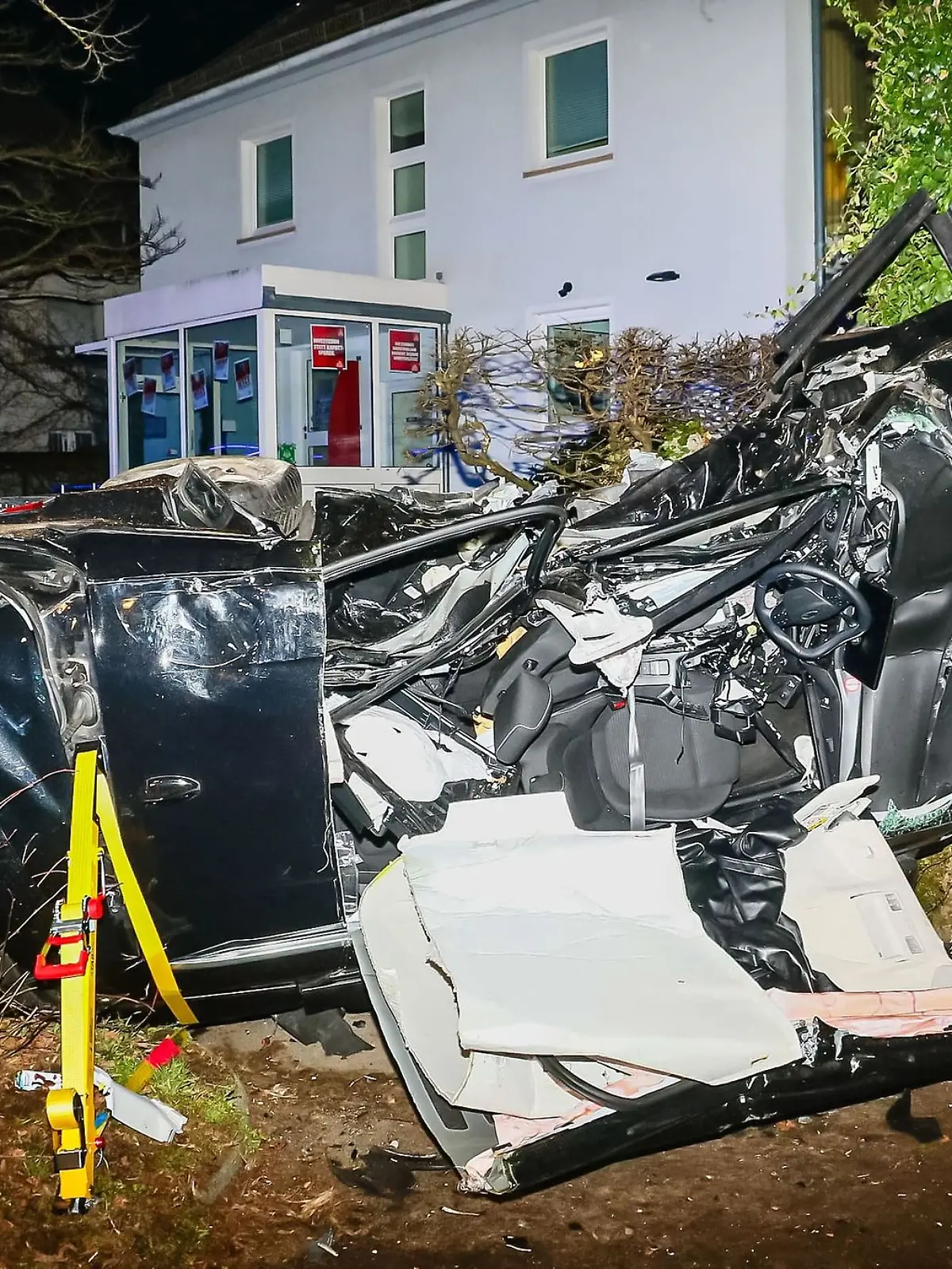 Bild zu: "Zwei Frauen sterben bei mutmaßlichem Rennen in Ludwigsburg – zweiter Auto-Raser flüchtig"