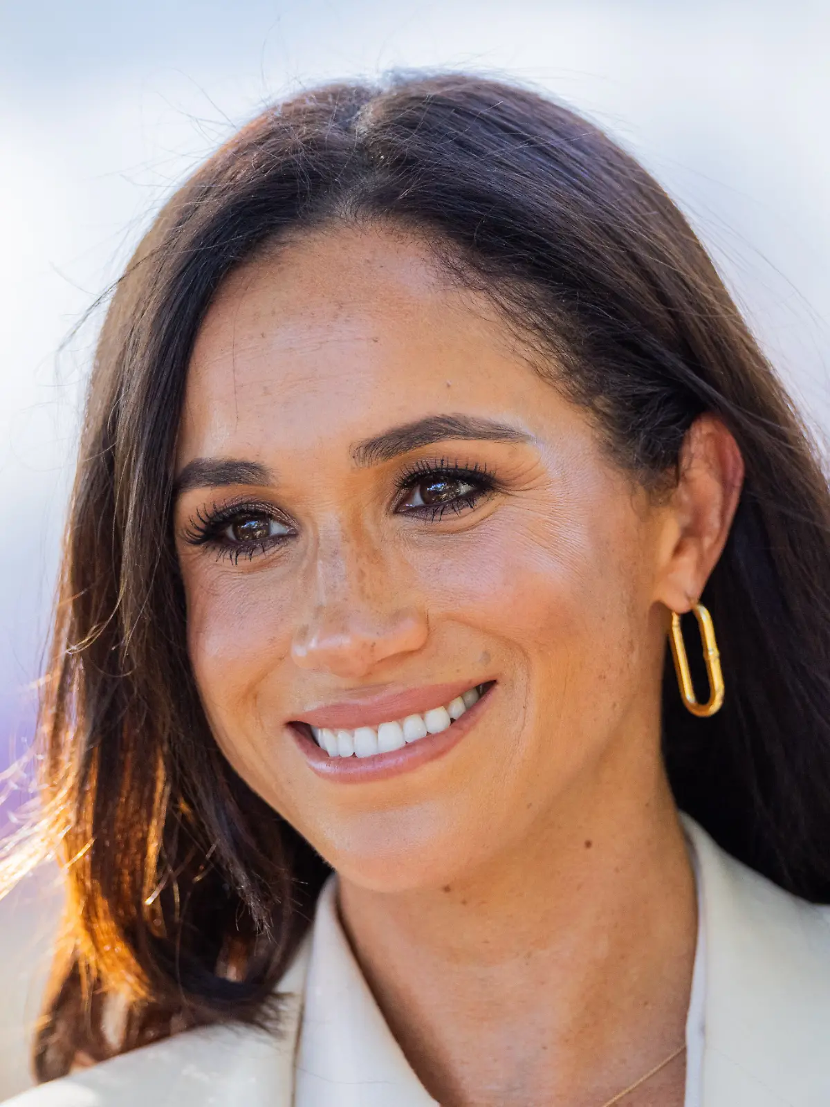 Meghan, Herzogin von Sussex, bei den 6. Invictus Games neben der Merkur Spiel-Arena zur Medaillenzeremonie beim Radfahren. Prinz Harry feiert heute seinen 39. Geburtstag. Der paralympische Wettbewerb für kriegsversehrte Sportler ist erstmals in Deutschland zu Gast.