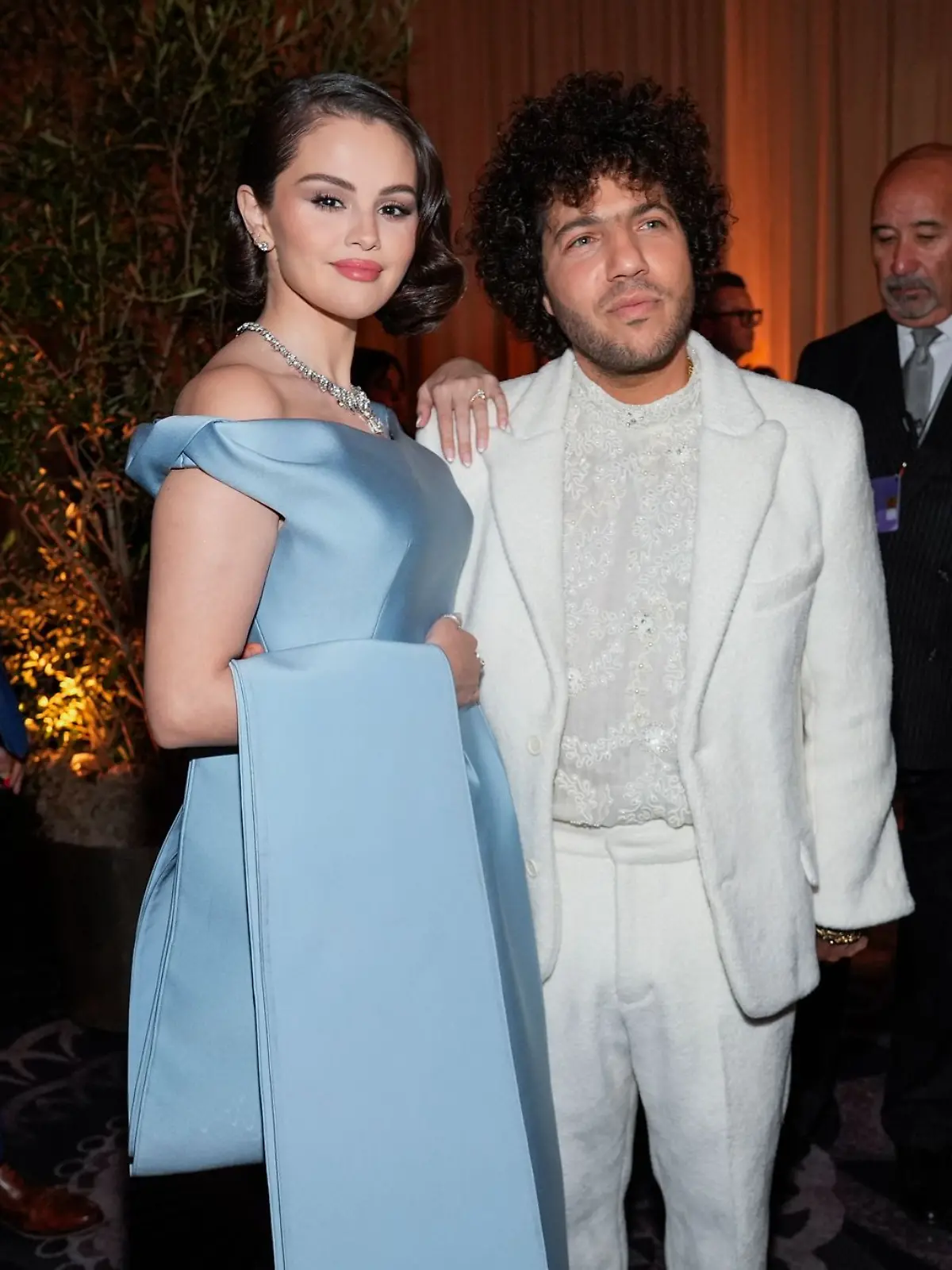 Bild zu: "Selena Gomez gibt intimen Einblick von Hochzeit mit Benny Blanco"