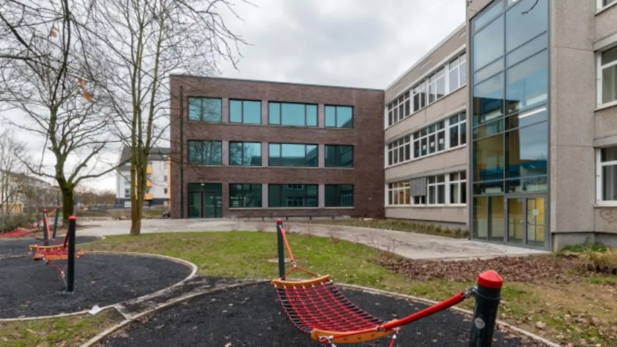 Kölner Schule baut neue Sporthalle – und darf sie nicht benutzen! 