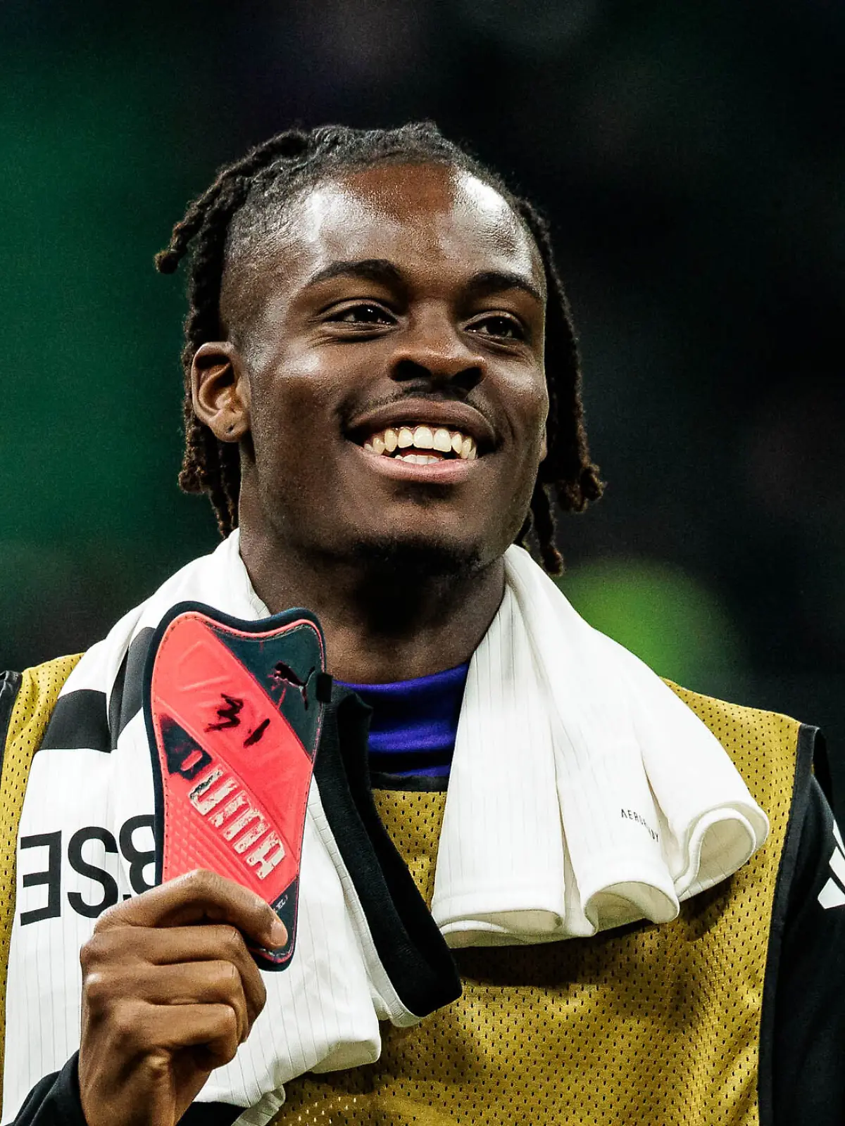 Yann Aurel Bisseck (re) steht erstmals im Kader des DFB-Teams.