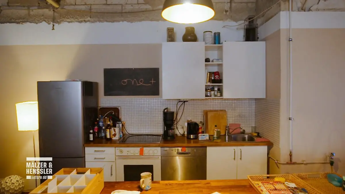 Die Küche der Jungs ist eher minimalistisch "Wir haben kein Besteck"