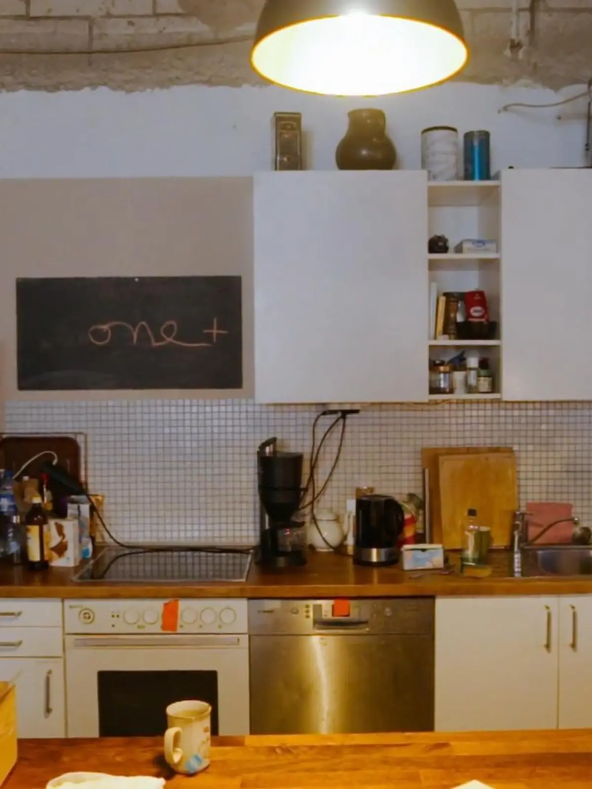 Bild zu: "Die Küche der Jungs ist eher minimalistisch"